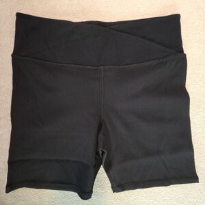 NWT Athleta Elation Crossover Rib 7" Shorts, Size XL